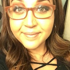 Meet your Posher, Kendra